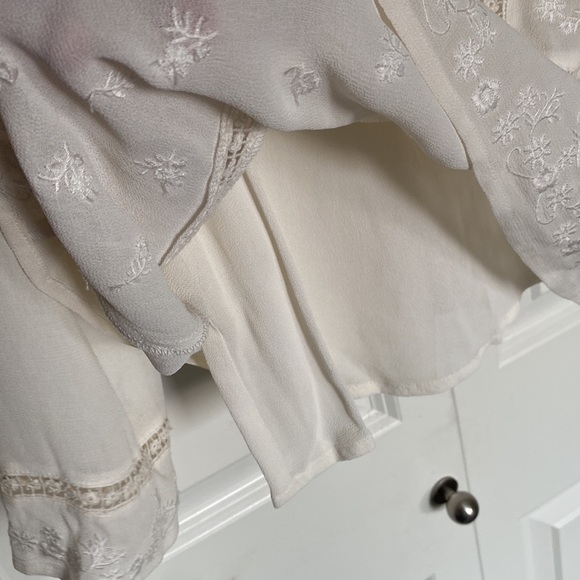 Elegant embroidered blouse - Picture 6 of 7